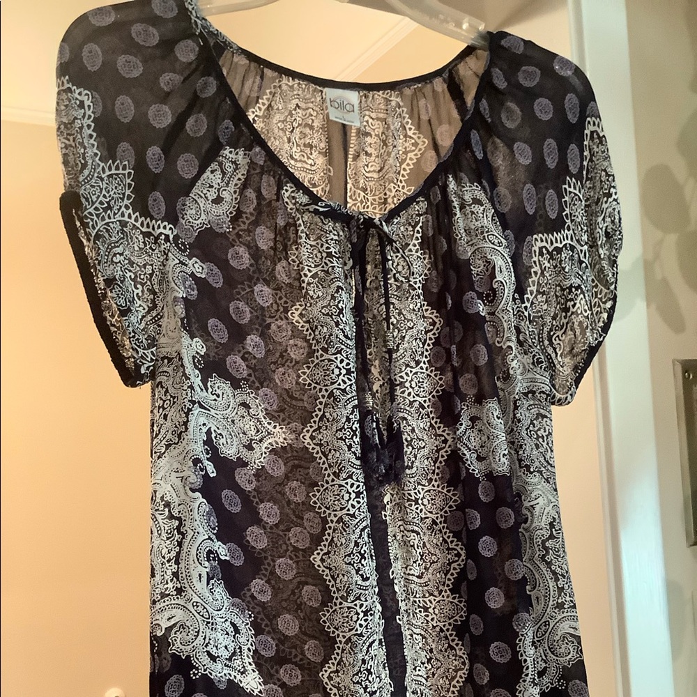 Bila black and white, short sleeve, blouse. Size L